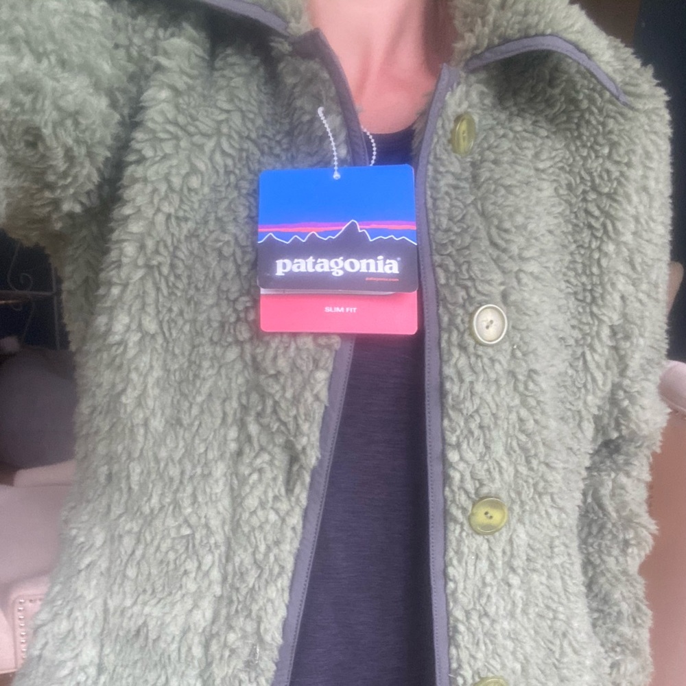 Patagonia green women’s slim fit jacket